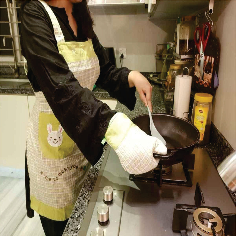 Kitchenware Oven Gloves, Cap & Apron Set