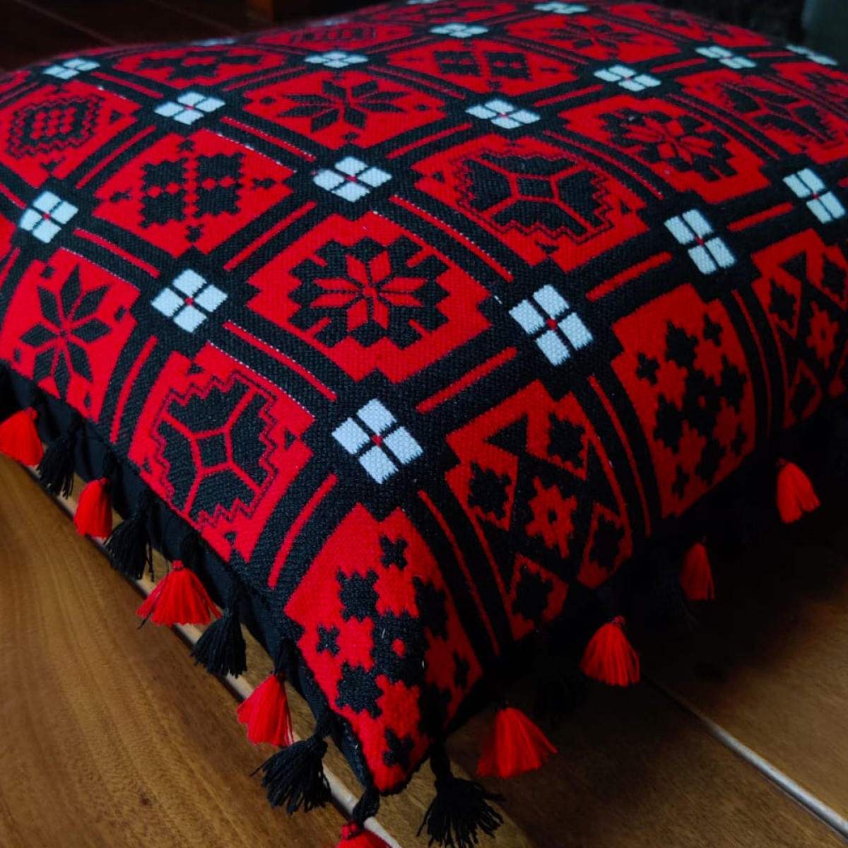 Traditional Floor Cushion Acrylic & polyester Inclusive of filing case size 26 x 26" Cover Relaxsit